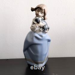 Timeless Lladro NAO Figurine'Girl Holding Sleepy Puppy' Spain Porcelain 7.5