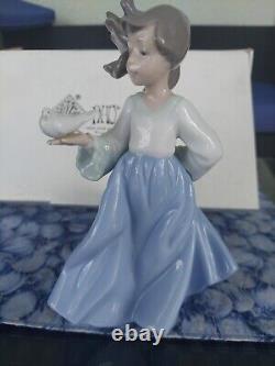 VINTAGE NAO BY LLADRO DAISA 1988 VUELA 7.25 GIRL With DOVE FIGURE WithBOX MINT