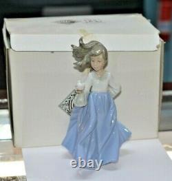 VINTAGE NAO BY LLADRO DAISA 1988 VUELA 7.5 GIRL With DOVE FIGURE WithBOX MINT