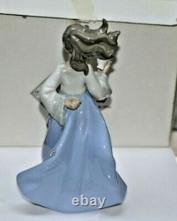 VINTAGE NAO BY LLADRO DAISA 1988 VUELA 7.5 GIRL With DOVE FIGURE WithBOX MINT