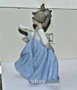 VINTAGE NAO BY LLADRO DAISA 1988 VUELA 7.5 GIRL With DOVE FIGURE WithBOX MINT