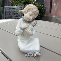 VINTAGE NAO by LLADRO #5102 GIRL WITH A DOLL