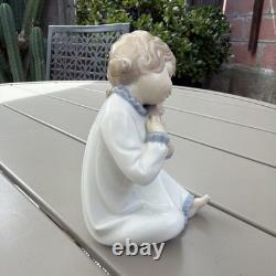 VINTAGE NAO by LLADRO #5102 GIRL WITH A DOLL