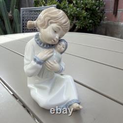VINTAGE NAO by LLADRO #5102 GIRL WITH A DOLL