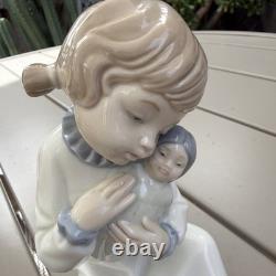 VINTAGE NAO by LLADRO #5102 GIRL WITH A DOLL