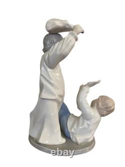 VTG NAO by LLADRO Statue Children Playing PILLOW FIGHT Figurine- SPAIN Read