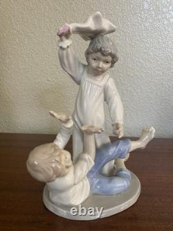 VTG NAO by LLADRO Statue Children Playing PILLOW FIGHT Figurine- SPAIN Read