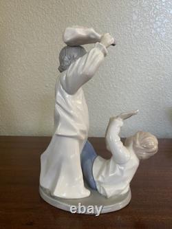 VTG NAO by LLADRO Statue Children Playing PILLOW FIGHT Figurine- SPAIN Read