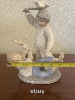 VTG NAO by LLADRO Statue Children Playing PILLOW FIGHT Figurine- SPAIN Read