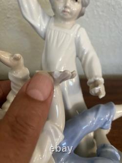 VTG NAO by LLADRO Statue Children Playing PILLOW FIGHT Figurine- SPAIN Read