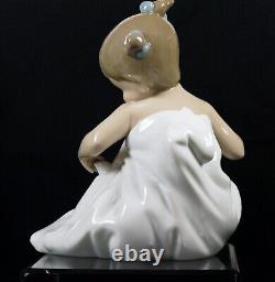 Very Cute Lladro Nao Figure My Blanky Baby with Blanket 02001337