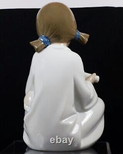 Very Cute Lladro Nao Figure Time For Your Bottle Girl Feeding Lamb 02001275