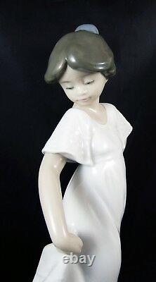 Very Cute Lladro Nao Porcelain Figure How Pretty! 1110 Mint in Box