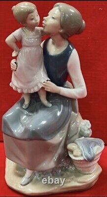Very Rare Nao By Lladro Mother and Daughter 1988