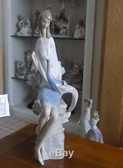 Very rare Lladró figure Girl with Pheasant, No 1001055, Lladró stamp, unboxed