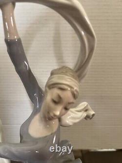 Vintage 1977 NAO by Lladro Dancer With Veil Porcelain Ballerina Figurine Lla1