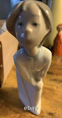 Vintage 1977 NAO rendition Lladro Porcelain Figure Girl Kissing