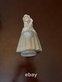 Vintage 1982 Nao By Lladro Peasant Girl Wearing A Shawl Holding A Bundle Spain