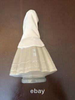 Vintage 1982 Nao By Lladro Peasant Girl Wearing A Shawl Holding A Bundle Spain