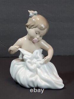 Vintage 1998 Porcelain Nao By Lladro Hand Made in Spain My Blanky Figure #1337