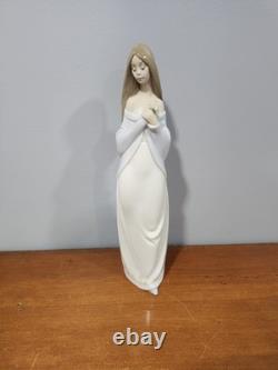 Vintage 1999 NAO by Lladro Hand Made Porcelain Figurine 14 Floral Beauty 1344