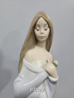 Vintage 1999 NAO by Lladro Hand Made Porcelain Figurine 14 Floral Beauty 1344