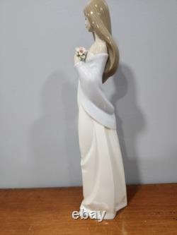 Vintage 1999 NAO by Lladro Hand Made Porcelain Figurine 14 Floral Beauty 1344