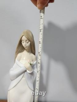 Vintage 1999 NAO by Lladro Hand Made Porcelain Figurine 14 Floral Beauty 1344