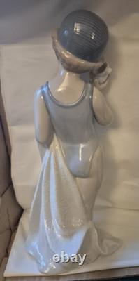 Vintage 2001 Retired NAO By Lladro Whispering Waves #1412 Figurine Girl Seashell