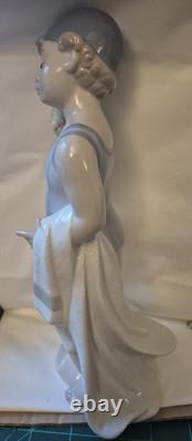 Vintage 2001 Retired NAO By Lladro Whispering Waves #1412 Figurine Girl Seashell