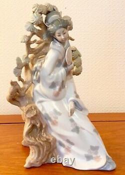 Vintage Japanese Lady Figurine Porcelain Geisha Figures Lladro 11.5 Ins Tall