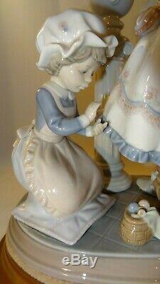 Vintage Lladro 5344 A Stitch In Time 10 3/4 Figure On A Wooden Base