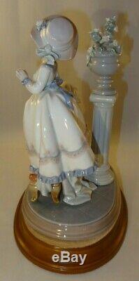 Vintage Lladro 5344 A Stitch In Time 10 3/4 Figure On A Wooden Base