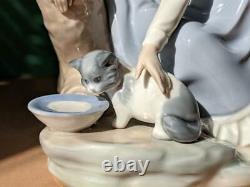 Vintage Lladro Figure Girl Watering Cat Porcelain Statue Nao 1980 MADE IN SPAIN