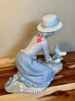 Vintage-Lladro Figurine CARESSING THE DOVE #0267-Girl with Dove-Gloss-Rare-Nice