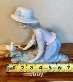 Vintage-Lladro Figurine CARESSING THE DOVE #0267-Girl with Dove-Gloss-Rare-Nice