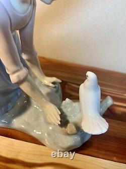 Vintage-Lladro Figurine CARESSING THE DOVE #0267-Girl with Dove-Gloss-Rare-Nice