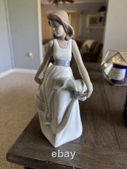 Vintage Lladro NAO #1343 Walking On Air 11 Porcelain Figurine Pristine Cond