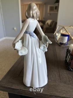Vintage Lladro NAO #1343 Walking On Air 11 Porcelain Figurine Pristine Cond