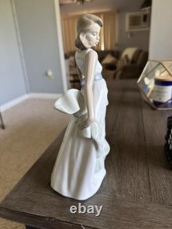 Vintage Lladro NAO #1343 Walking On Air 11 Porcelain Figurine Pristine Cond