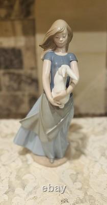 Vintage Lladro NAO Girl With Rabbit #0762 Glossy Finish RARE Vintage Lladro NAO Girl With Rabbit #0762 Glossy Finish RARE