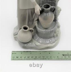 Vintage Lladro NAO Girl at the water well fountain #0136 11 1/2 figurine Spain