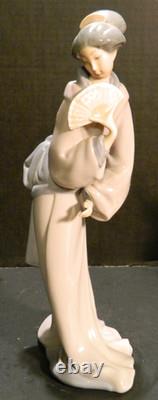 Vintage Lladro NAO Porcelain Geisha with Fan Figure In Box Excellent Condition