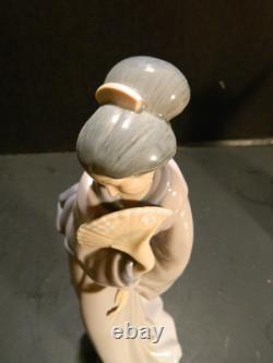 Vintage Lladro NAO Porcelain Geisha with Fan Figure In Box Excellent Condition