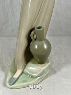 Vintage NAO By Lladro #4875 De la Fuente Cántaro Suelo Girl with Jug 13