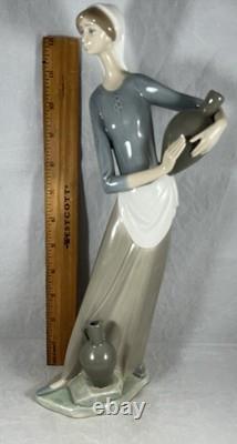 Vintage NAO By Lladro #4875 De la Fuente Cántaro Suelo Girl with Jug 13