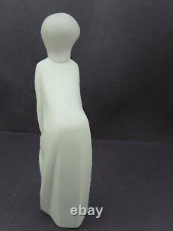 Vintage NAO Girl Kissing (Nao) Figurine Collectible Figure