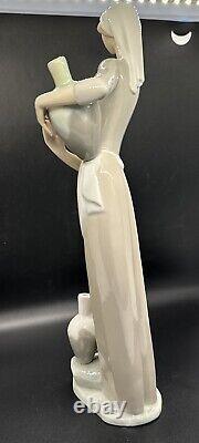 Vintage NAO Lladro #4875 Girl With Jug Mint Condition GLOSSY