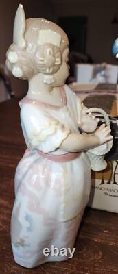 Vintage NAO Lladro #697 Valencia Girl Made In Spain With Box