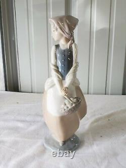 Vintage NAO Lladro Daisa Figure Lady With Fruit Basket-Made In Spain